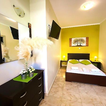 Elia Beach Modern Suites Flogita Exterior foto